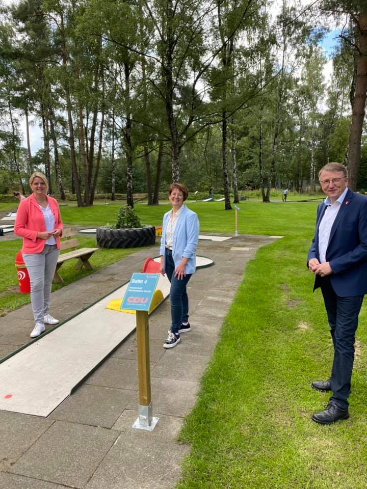 Besuch der Minigolfanlage am Rande der Metelener Heide
